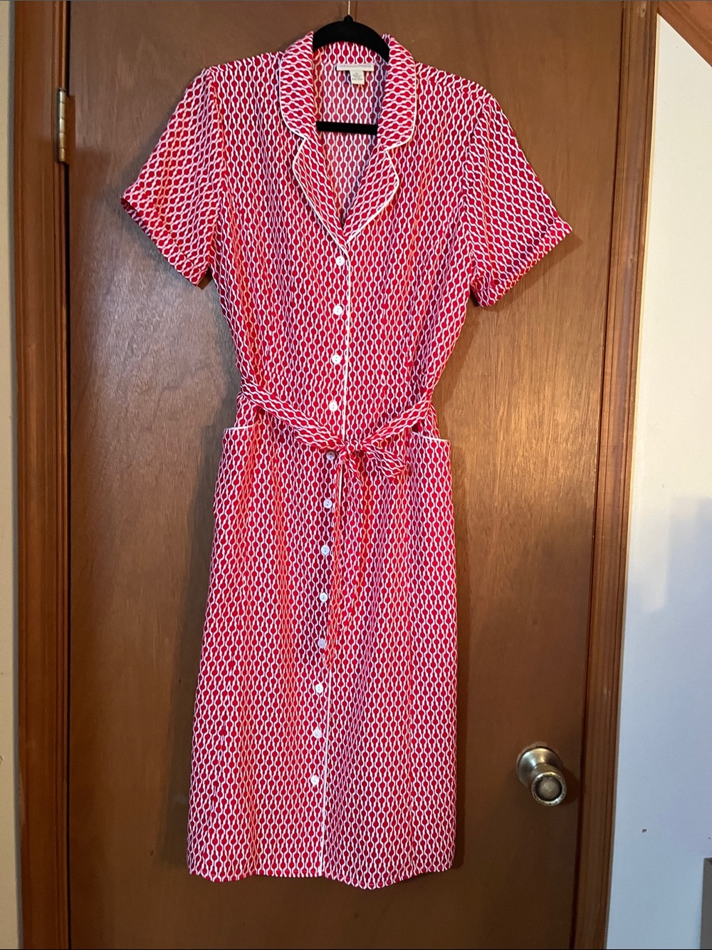 Ladies, red and white patterned dress with white piping + white buttons,